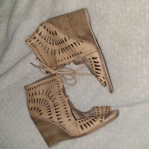 Jeffery Campbell Size 10 Tan Leather Lazer Cut Out Design